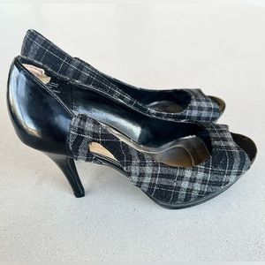 Apt Nine Peep Toe Shoes Size 8M